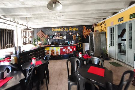 Casa à venda com 250m², 3 quartos e 4 vagas Casa à venda com 250m², 3 quartos e 4 vagasQuintal - Garagem