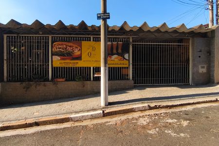 Casa à venda com 250m², 3 quartos e 4 vagas Casa à venda com 250m², 3 quartos e 4 vagasFachada