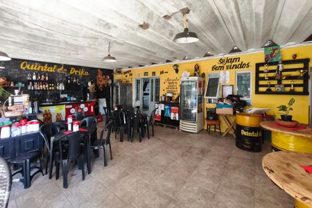 Casa à venda com 250m², 3 quartos e 4 vagas Casa à venda com 250m², 3 quartos e 4 vagasQuintal - Garagem