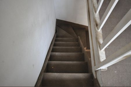 Casa à venda com 66m², 2 quartos e 2 vagasEscada