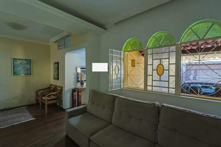 Casa à venda com 4 quartos, 240m² em Caiçaras, Belo Horizonte