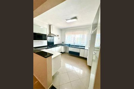 Casa à venda com 180m², 3 quartos e 4 vagas