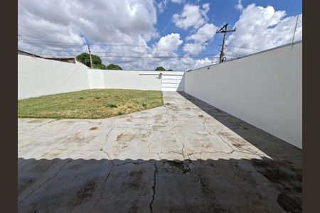 Área externa de casa para alugar com 2 quartos, 80m² em Pacaembu, Uberlândia