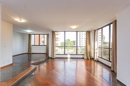 Apartamento para alugar com 220m², 4 quartos e 4 vagas Apartamento para alugar com 220m², 4 quartos e 4 vagasSala