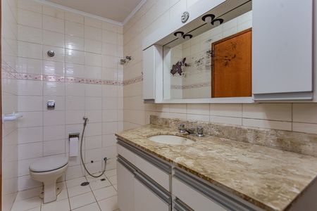 Apartamento para alugar com 220m², 4 quartos e 4 vagas Apartamento para alugar com 220m², 4 quartos e 4 vagasBanheiro da Suíte 2