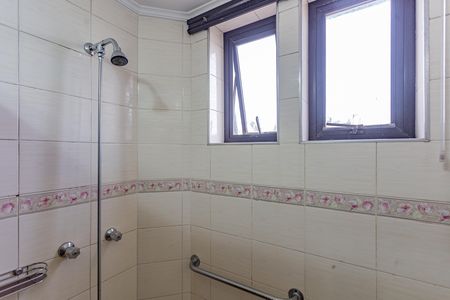 Apartamento para alugar com 220m², 4 quartos e 4 vagas Apartamento para alugar com 220m², 4 quartos e 4 vagasBanheiro da Suíte 2