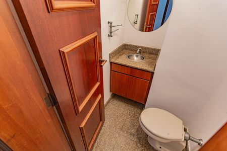 Apartamento para alugar com 220m², 4 quartos e 4 vagas Apartamento para alugar com 220m², 4 quartos e 4 vagasLavabo