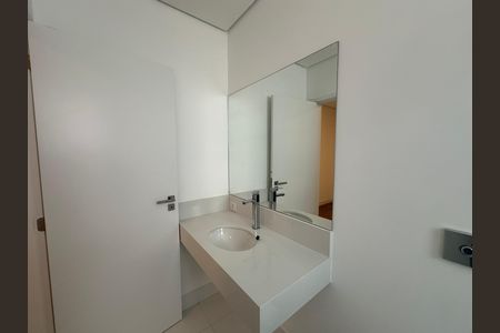 Casa de condomínio à venda com 390m², 4 quartos e 4 vagasBanheiro da Suíte 2