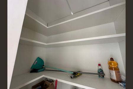 Casa de condomínio à venda com 390m², 4 quartos e 4 vagasDespensa
