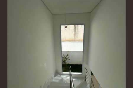Casa de condomínio à venda com 390m², 4 quartos e 4 vagasEscada