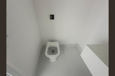 Casa de condomínio à venda com 390m², 4 quartos e 4 vagasLavabo