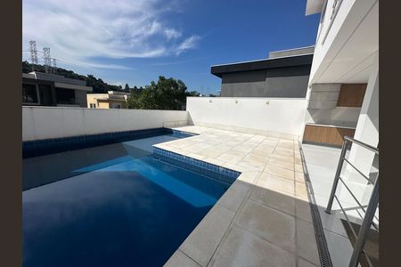 Casa de condomínio à venda com 390m², 4 quartos e 4 vagasPiscina