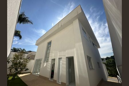 Casa de condomínio à venda com 390m², 4 quartos e 4 vagasQuintal