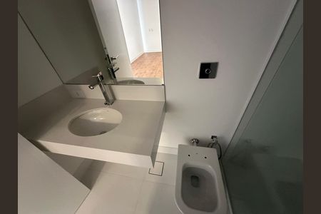 Casa de condomínio à venda com 390m², 4 quartos e 4 vagasBanheiro da Suíte 3