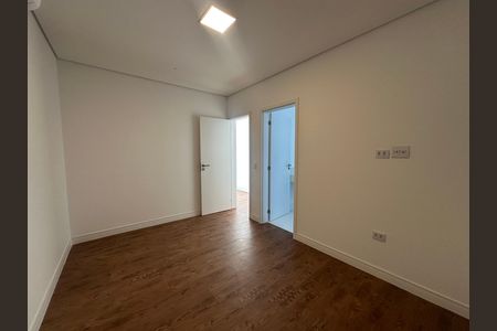 Casa de condomínio à venda com 390m², 4 quartos e 4 vagasSuíte 2