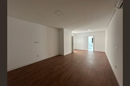 Casa de condomínio à venda com 390m², 4 quartos e 4 vagasSuíte 1