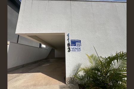 Casa de condomínio à venda com 390m², 4 quartos e 4 vagasFachada