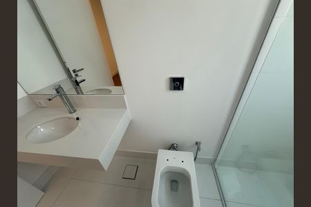Casa de condomínio à venda com 390m², 4 quartos e 4 vagasBanheiro da Suíte 2