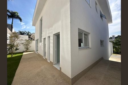 Casa de condomínio à venda com 390m², 4 quartos e 4 vagasQuintal