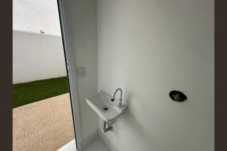 Casa de condomínio à venda com 390m², 4 quartos e 4 vagasBanheiro de serviço