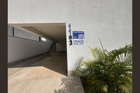 Casa de condomínio à venda com 390m², 4 quartos e 4 vagasFachada