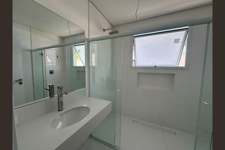 Casa de condomínio à venda com 390m², 4 quartos e 4 vagasBanheiro da Suíte 4