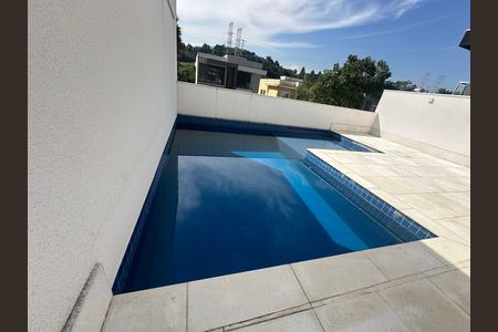 Casa de condomínio à venda com 390m², 4 quartos e 4 vagasPiscina