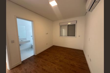 Casa de condomínio à venda com 390m², 4 quartos e 4 vagasSuíte 2