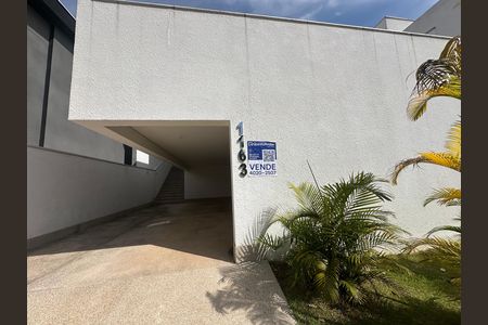Casa de condomínio à venda com 390m², 4 quartos e 4 vagasFachada