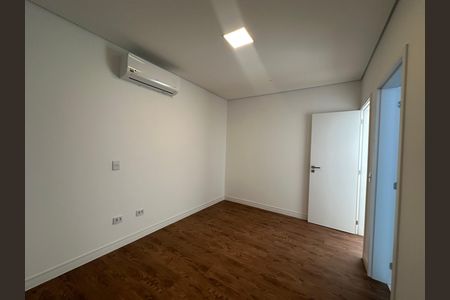 Casa de condomínio à venda com 390m², 4 quartos e 4 vagasSuíte 2