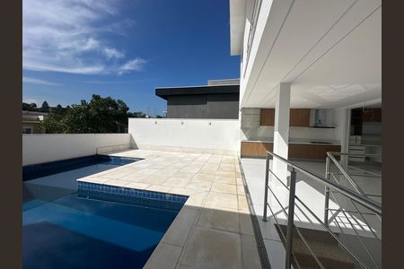 Casa de condomínio à venda com 390m², 4 quartos e 4 vagasPiscina