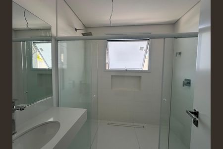 Casa de condomínio à venda com 390m², 4 quartos e 4 vagasBanheiro da Suíte 4
