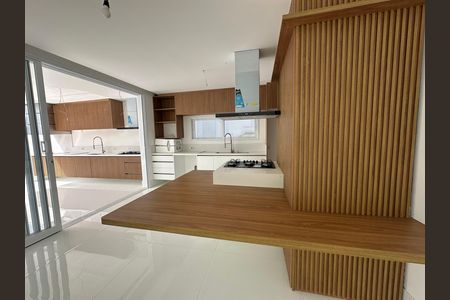 Casa de condomínio à venda com 390m², 4 quartos e 4 vagasCozinha