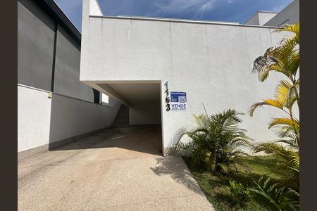 Casa de condomínio à venda com 390m², 4 quartos e 4 vagasFachada