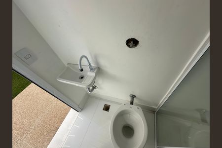 Casa de condomínio à venda com 390m², 4 quartos e 4 vagasBanheiro de serviço
