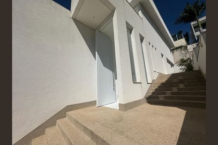 Casa de condomínio à venda com 390m², 4 quartos e 4 vagasHall de entrada