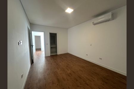 Casa de condomínio à venda com 390m², 4 quartos e 4 vagasSuíte 3