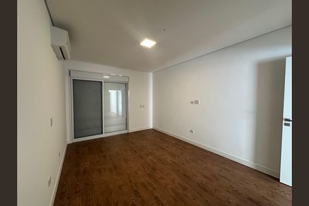 Casa de condomínio à venda com 390m², 4 quartos e 4 vagasSuíte 3