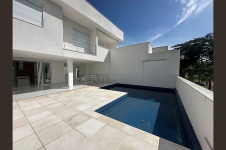Casa de condomínio à venda com 390m², 4 quartos e 4 vagasFachada