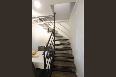 Apartamento à venda com 65m², 2 quartos e 2 vagasEscada