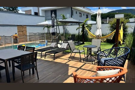 Casa à venda com 269m², 4 quartos e 4 vagas