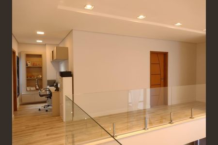 Casa à venda com 269m², 4 quartos e 4 vagas