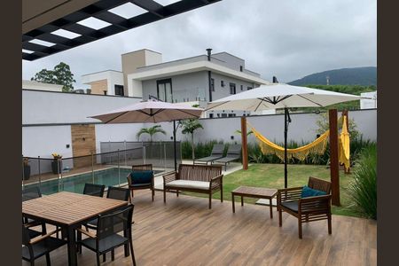 Casa à venda com 269m², 4 quartos e 4 vagas