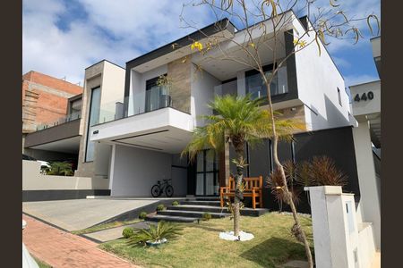 Casa à venda com 269m², 4 quartos e 4 vagas