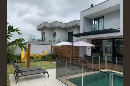 Casa à venda com 269m², 4 quartos e 4 vagas
