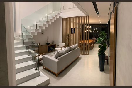 Casa à venda com 269m², 4 quartos e 4 vagas