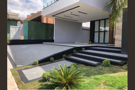 Casa à venda com 269m², 4 quartos e 4 vagas