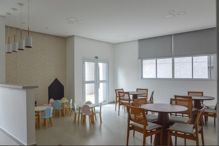 Apartamento para alugar com 48m², 2 quartos e 1 vaga Apartamento para alugar com 48m², 2 quartos e 1 vagaÁrea comum - Salão de festas