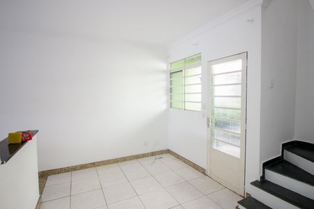 Sala de casa de condomínio para alugar com 2 quartos, 120m² em Darcy Vargas, Belo Horizonte