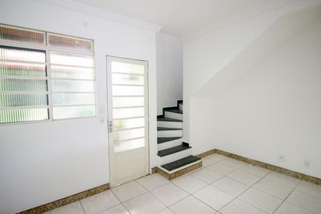 Sala de casa de condomínio para alugar com 2 quartos, 120m² em Darcy Vargas, Belo Horizonte